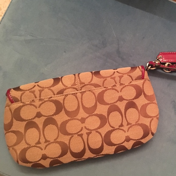 ⭐️Vintage coach wristlet - Picture 4 of 8